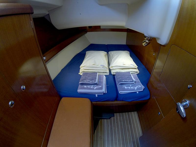 Book yachts online - sailboat - Grand Soleil 45 - Matterhorn (Sails 2019, Bowthruster) - rent