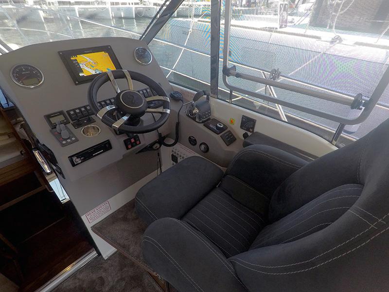 Book yachts online - motorboat - Marex 375 - North star (AC, Generator, Bowthruster, Sterntruster) - rent