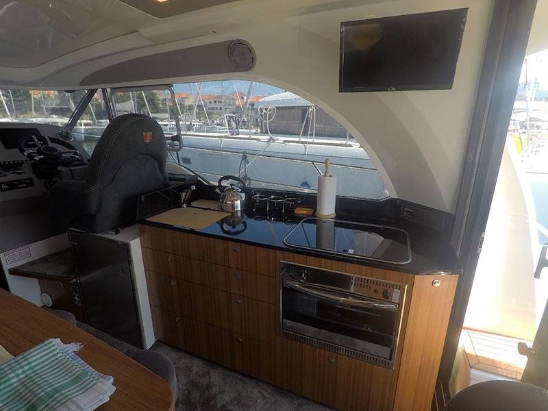 Book yachts online - motorboat - Marex 375 - North star (AC, Generator, Bowthruster, Sterntruster) - rent