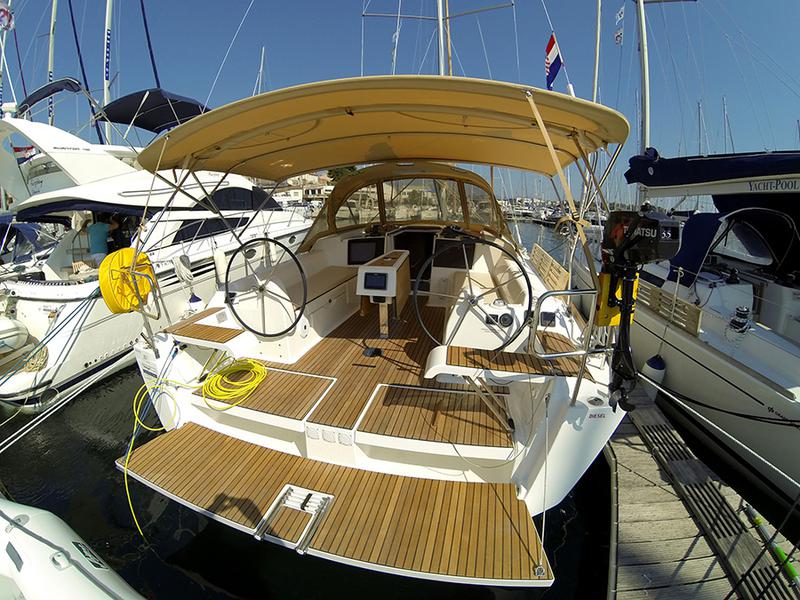 Book yachts online - sailboat - Dufour 382 GL - Major Tom - BT - rent