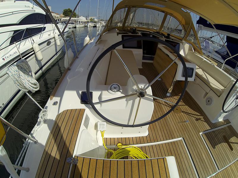 Book yachts online - sailboat - Dufour 382 GL - Major Tom - BT - rent