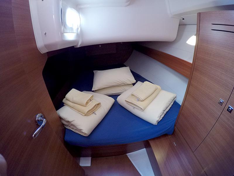 Book yachts online - sailboat - Dufour 382 GL - Major Tom - BT - rent