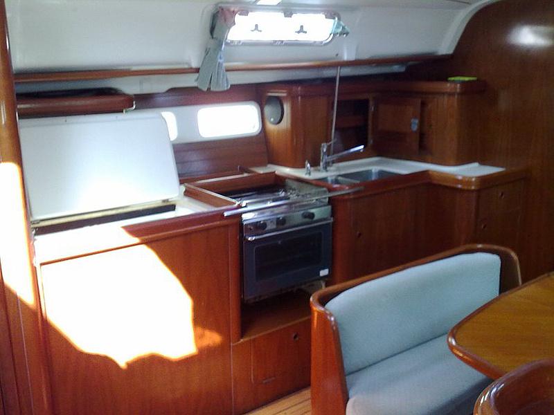 Book yachts online - sailboat - Oceanis 411-4 - Latitud 2 - rent