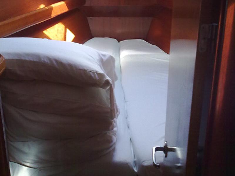 Book yachts online - sailboat - Oceanis 411-4 - Latitud 2 - rent