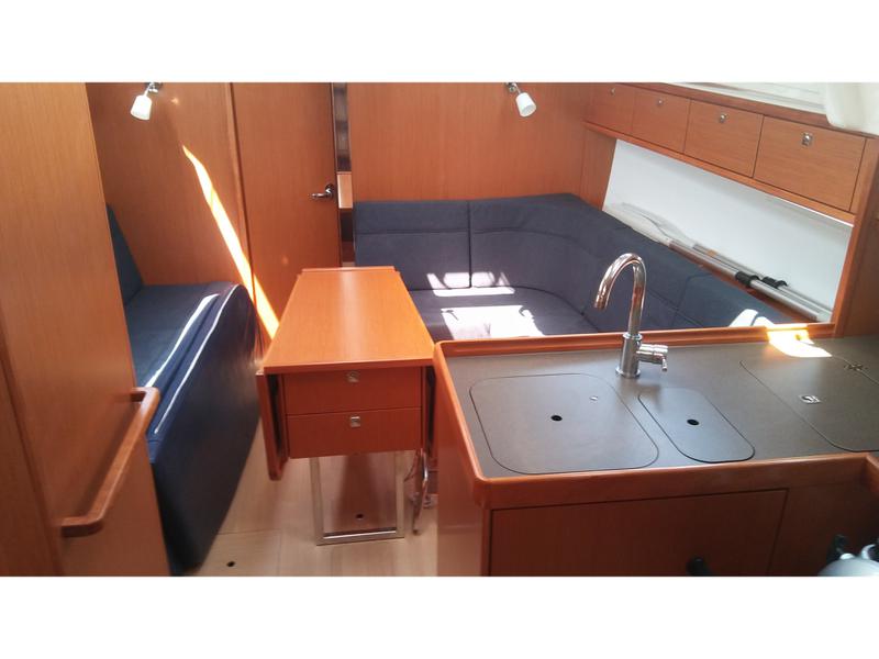 Book yachts online - sailboat - Bavaria Cruiser 37_2017 - SY_2038 - rent