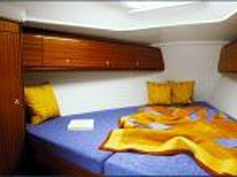 Book yachts online - sailboat - Bavaria Cruiser 32 - DANIELLE - rent