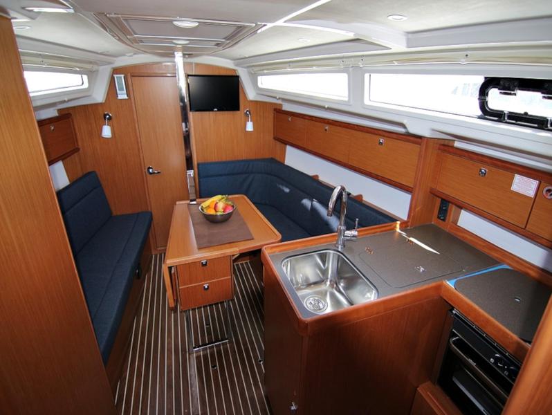 Book yachts online - sailboat - BAVARIA C 34 - VITA - rent