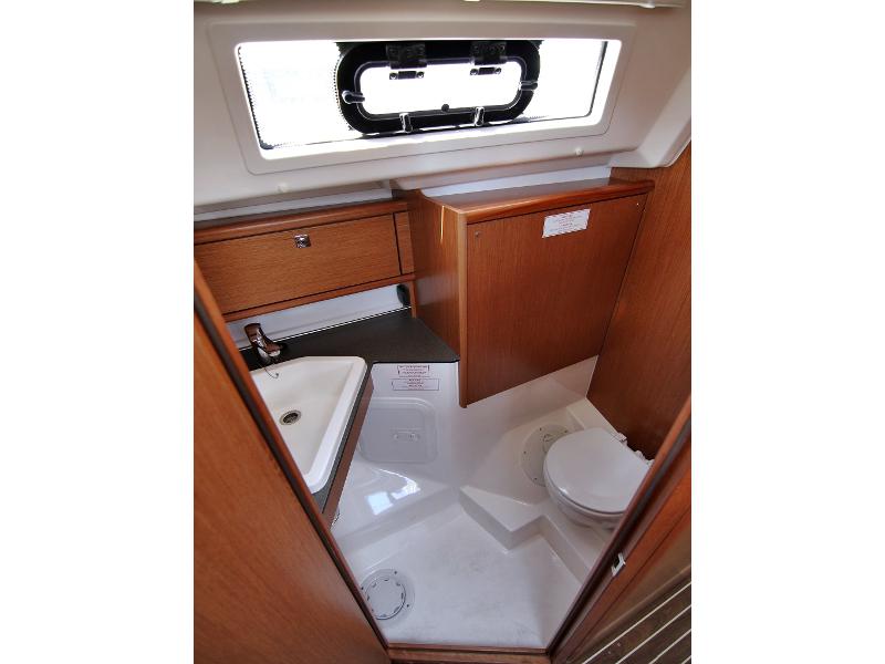 Book yachts online - sailboat - BAVARIA C 34 - VITA - rent