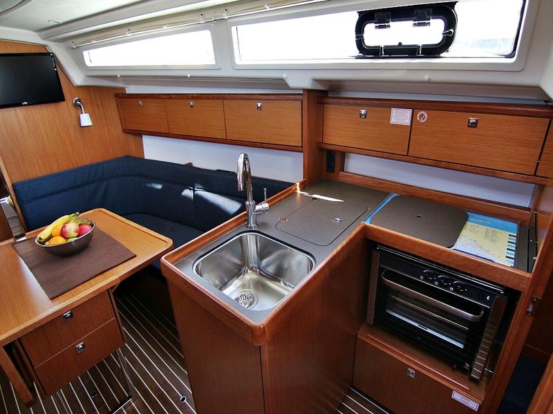 Book yachts online - sailboat - BAVARIA C 34 - VITA - rent