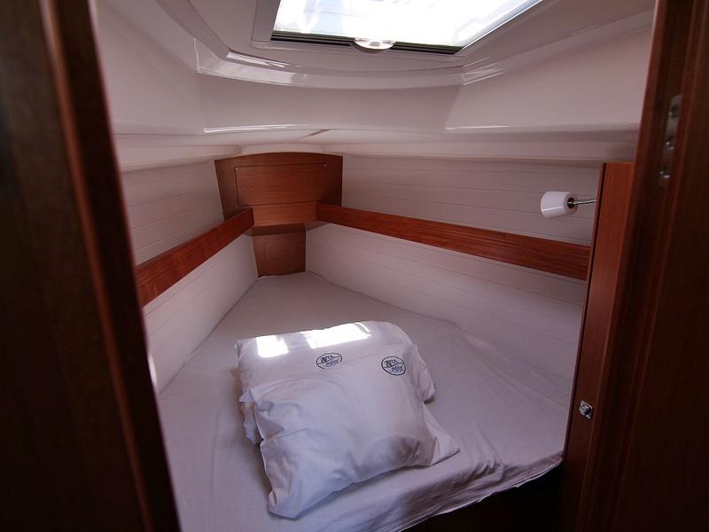 Book yachts online - sailboat - BAVARIA C 34 - VITA - rent