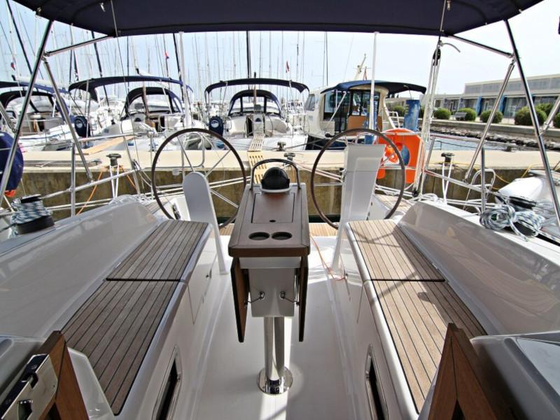 Book yachts online - sailboat - BAVARIA C 34 - LUCY - rent