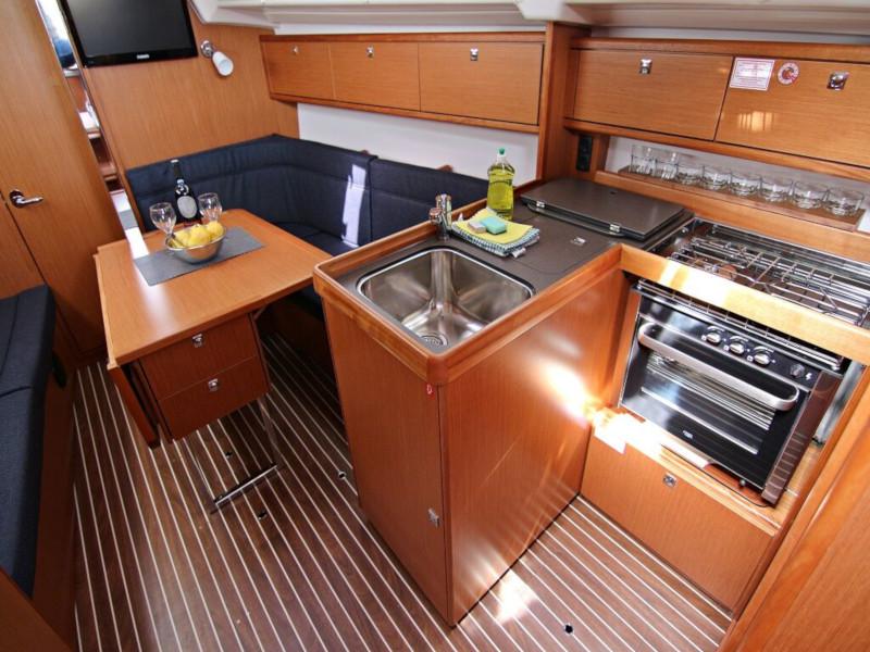 Book yachts online - sailboat - BAVARIA C 34 - LUCY - rent