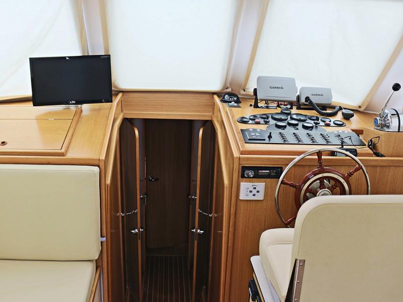 Book yachts online - motorboat - ADRIA 1002V BT (14) - JEDVA - rent
