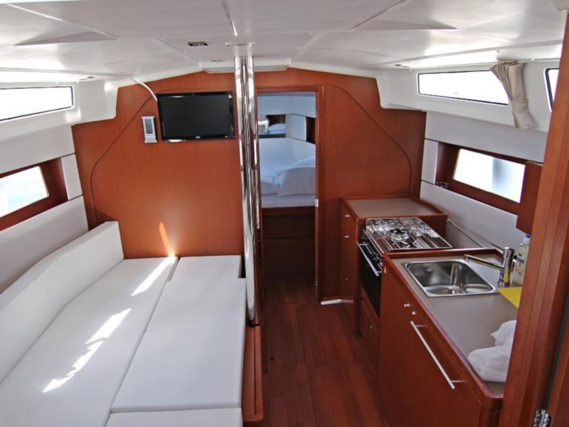 Book yachts online - sailboat - OCEANIS 38.1 BT - AURA - rent