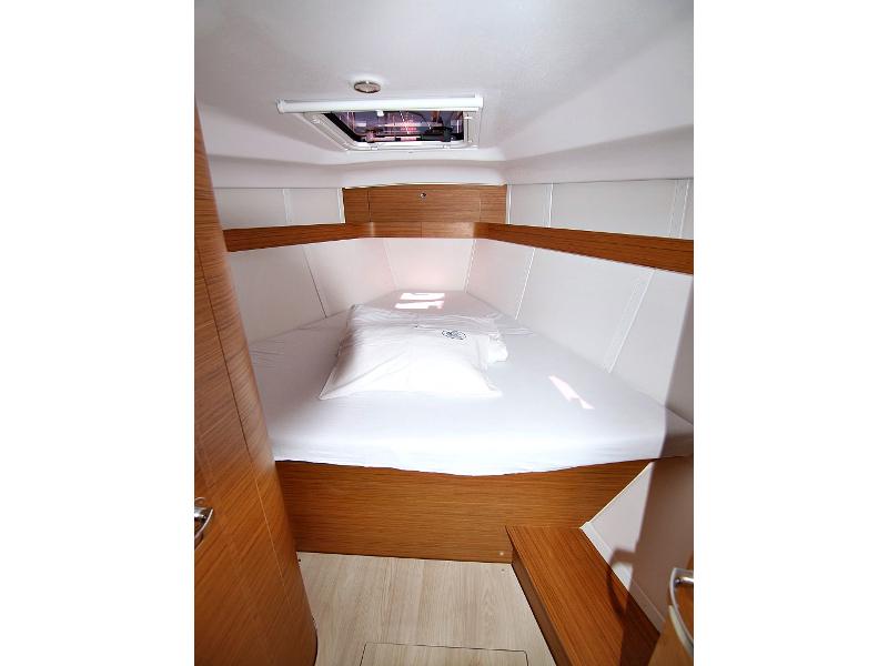 Book yachts online - sailboat - ELAN 40 Impression BT - LYRA - rent