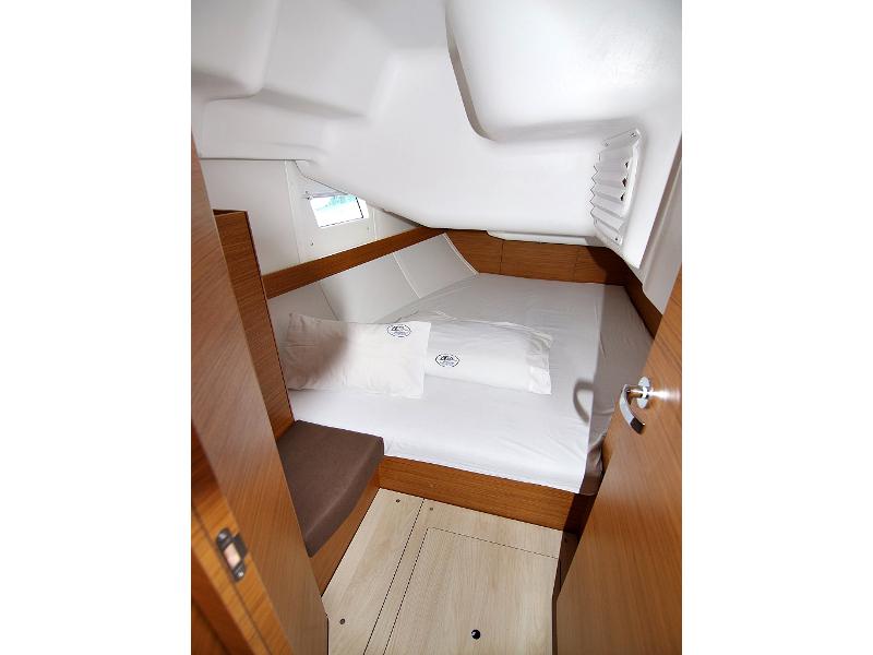 Book yachts online - sailboat - ELAN 40 Impression BT - LYRA - rent