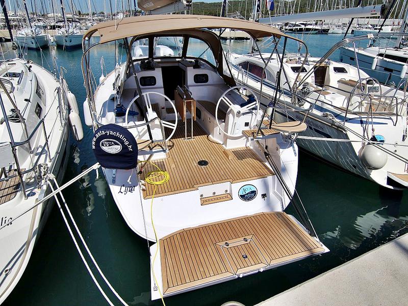 Book yachts online - sailboat - ELAN 40 Impression BT - LYRA - rent
