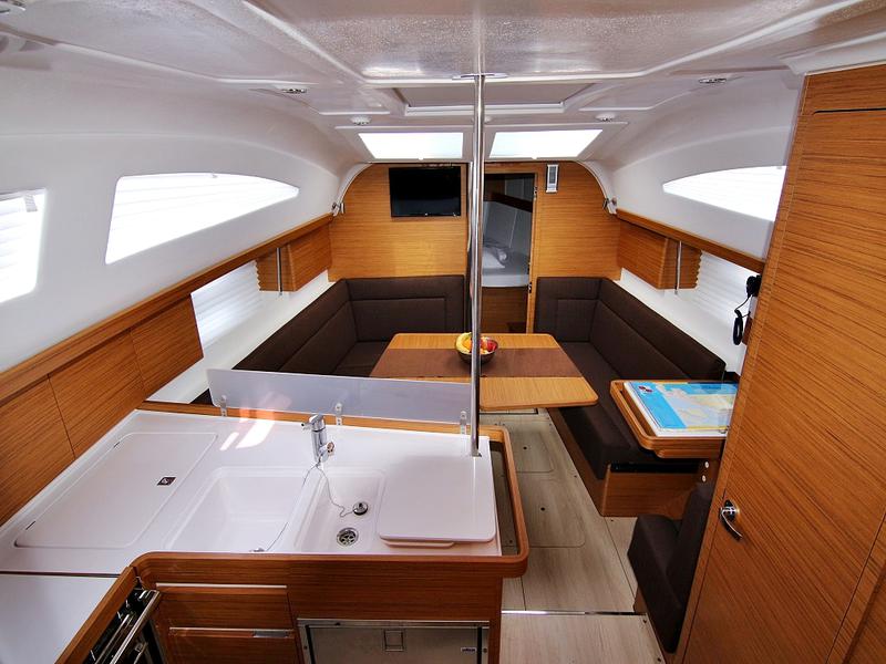 Book yachts online - sailboat - ELAN 40 Impression BT - LYRA - rent