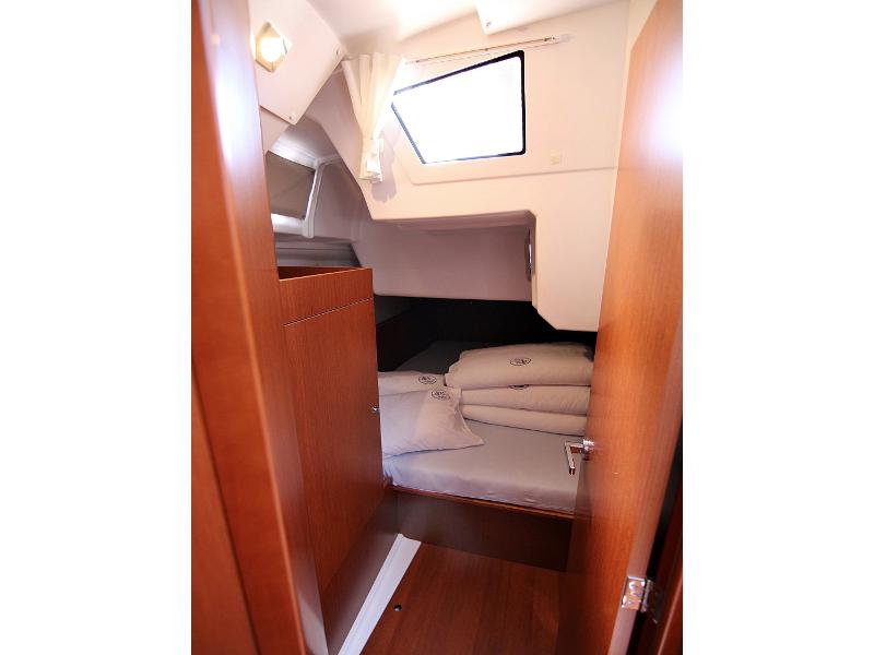 Book yachts online - sailboat - OCEANIS 38.1 BT - ARIELA  - rent