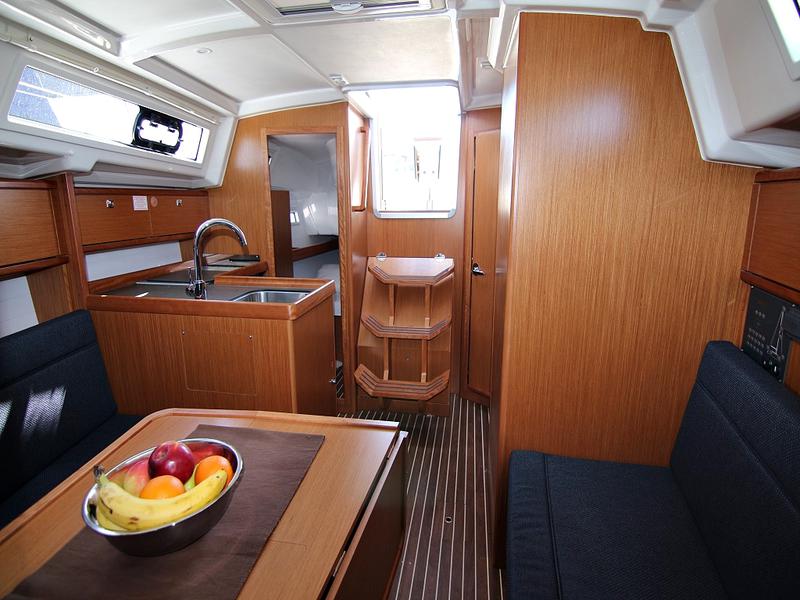 Book yachts online - sailboat - BAVARIA C 34 - BELLA - rent