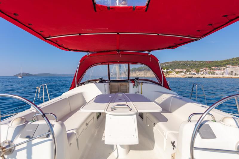 Book yachts online - sailboat - Beneteau Cyclades 43.3 - ARKINA - rent