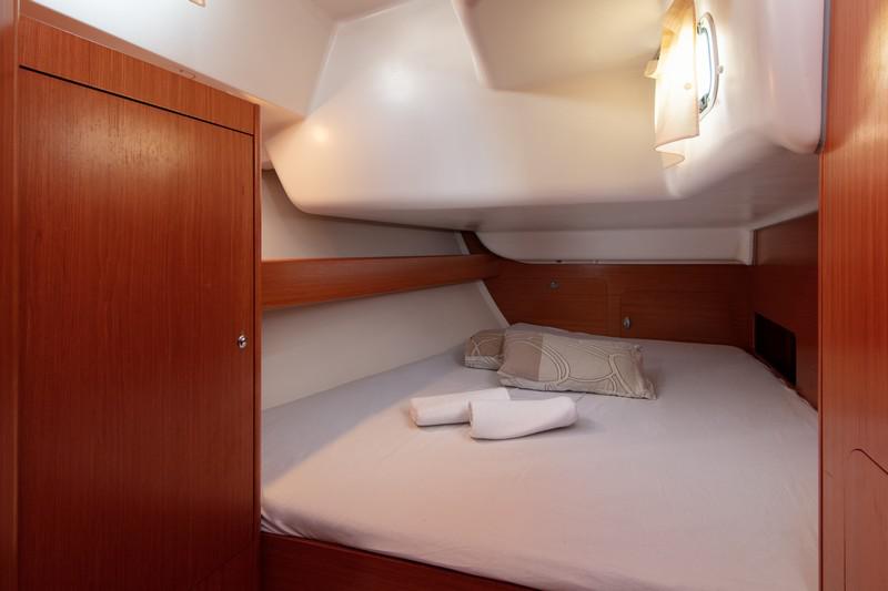 Book yachts online - sailboat - Beneteau Cyclades 43.3 - ARKINA - rent