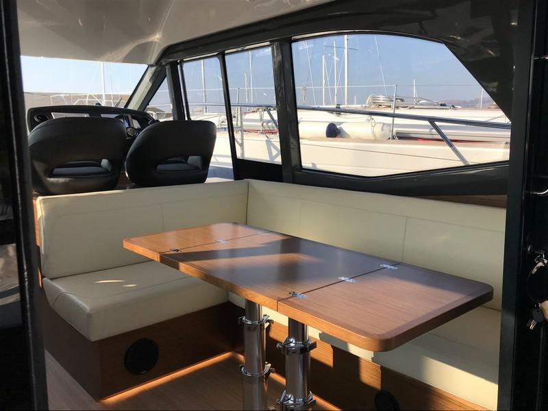 Book yachts online - motorboat - Bavaria R40 FLY - STEP TWO - rent