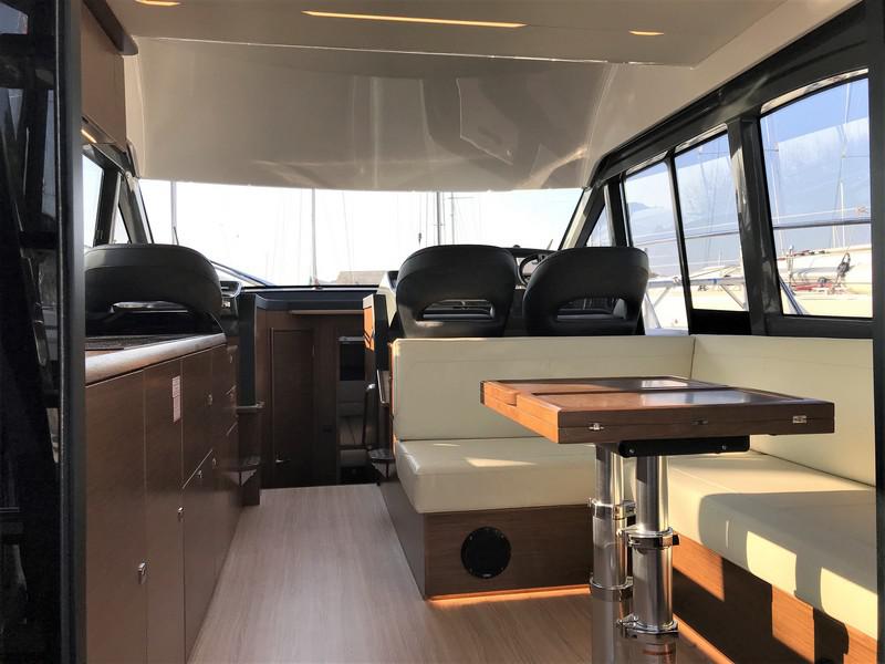 Book yachts online - motorboat - Bavaria R40 FLY - STEP TWO - rent