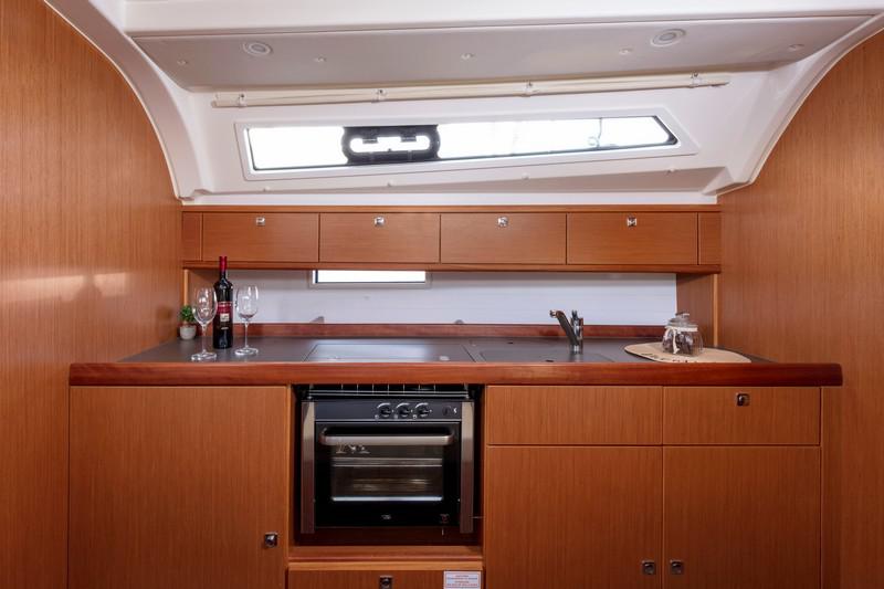 Book yachts online - sailboat - Bavaria Cruiser 41 - NINA - rent