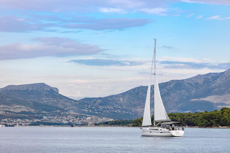 Book yachts online - sailboat - Bavaria Cruiser 41 - NINA - rent
