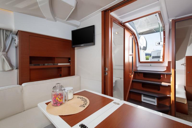 Book yachts online - motorboat - Jeanneau Leader 36 - MIHAEL - rent