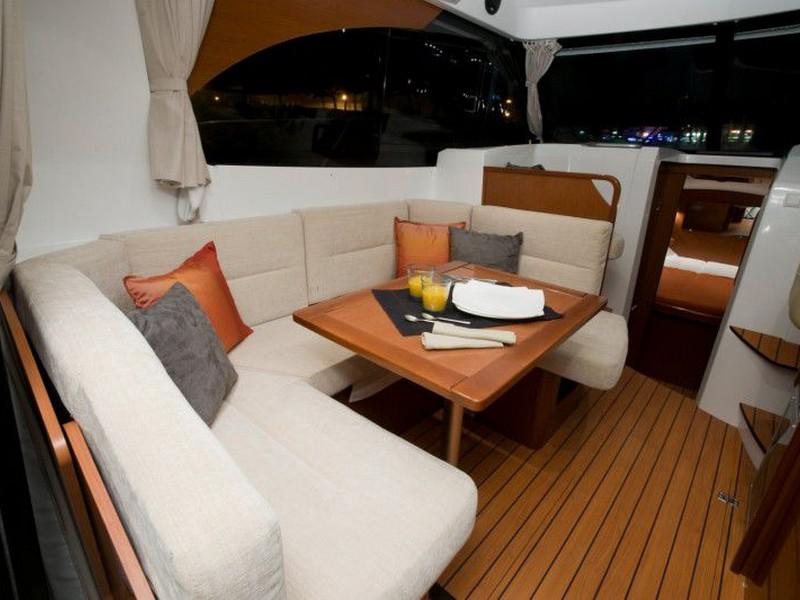 Book yachts online - motorboat - Beneteau Antares 30 Fly - RIMA - rent