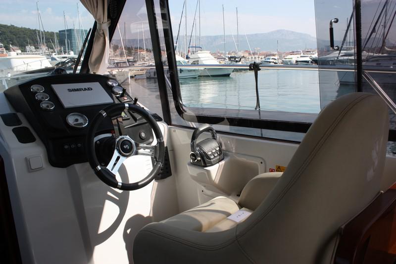 Book yachts online - motorboat - Beneteau Antares 30 Fly - RIMA - rent