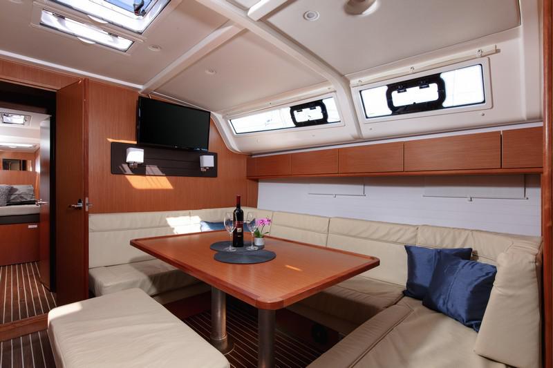 Book yachts online - sailboat - Bavaria Cruiser 51 - LUI - rent