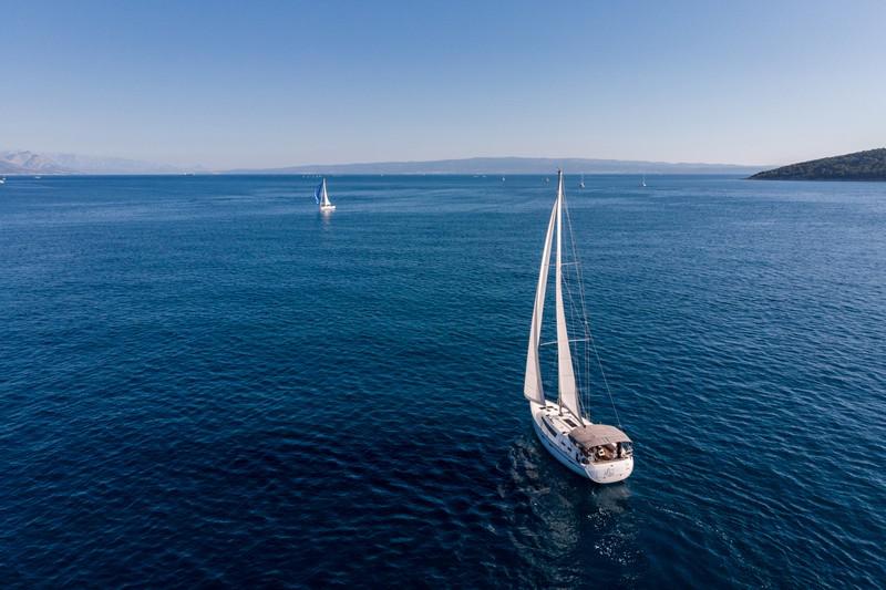 Book yachts online - sailboat - Bavaria Cruiser 51 - LUI - rent