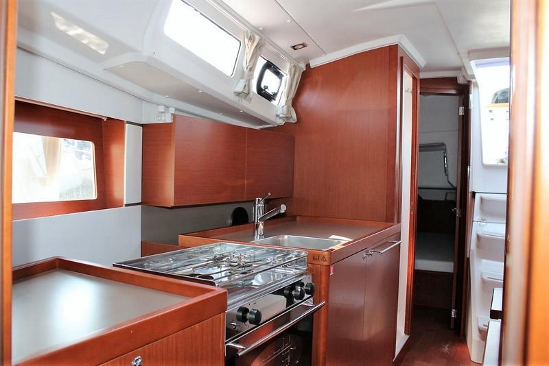 Book yachts online - sailboat - Beneteau Oceanis 35 - JEAN MICHEL - rent