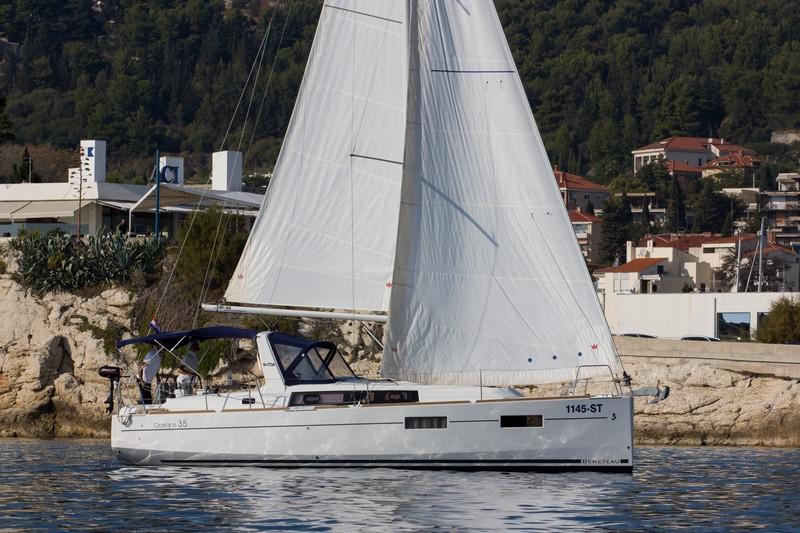 Book yachts online - sailboat - Beneteau Oceanis 35 - JEAN MICHEL - rent