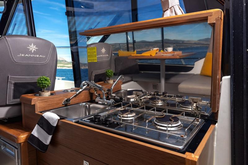 Book yachts online - motorboat - Jeanneau Merry Fisher 895 - EMANUEL - rent