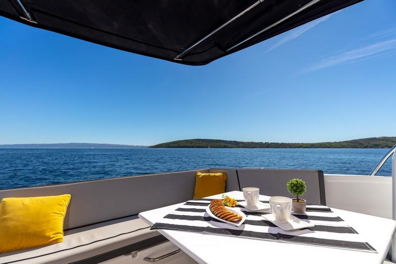 Book yachts online - motorboat - Jeanneau Merry Fisher 895 - EMANUEL - rent