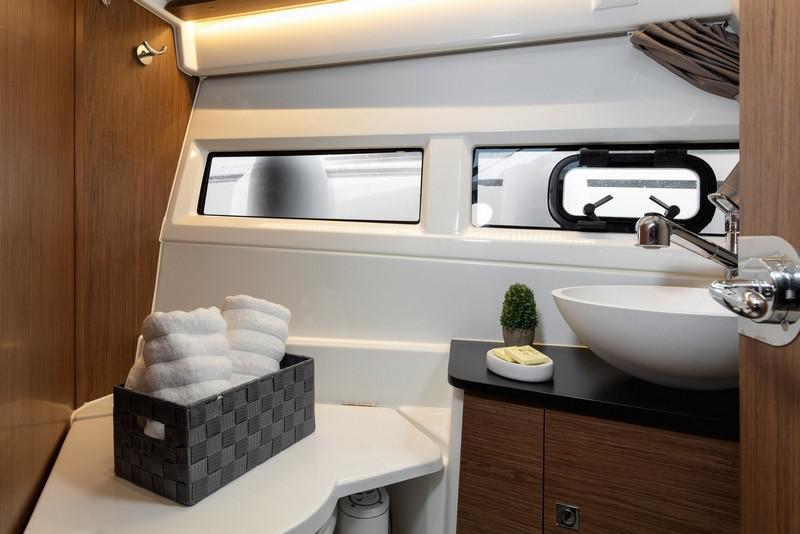 Book yachts online - motorboat - Jeanneau Merry Fisher 895 - EMANUEL - rent