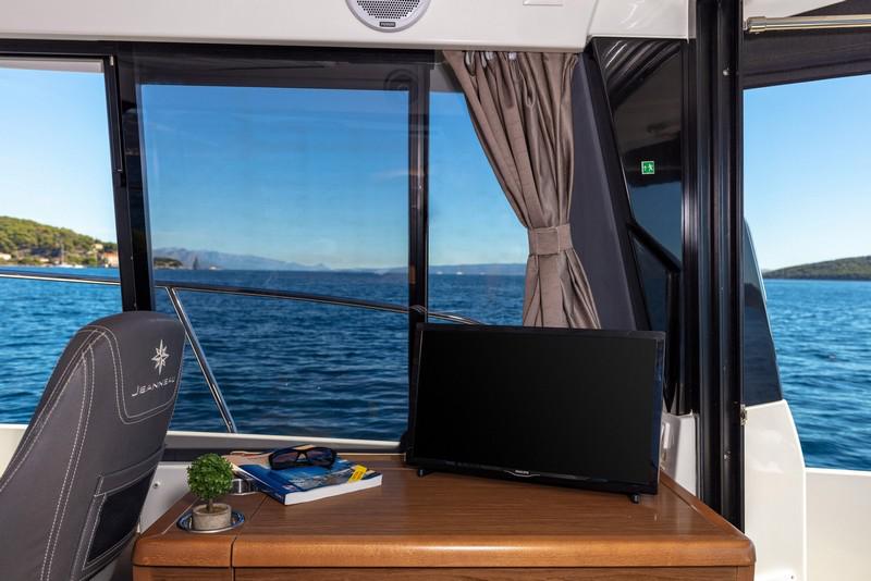 Book yachts online - motorboat - Jeanneau Merry Fisher 895 - EMANUEL - rent