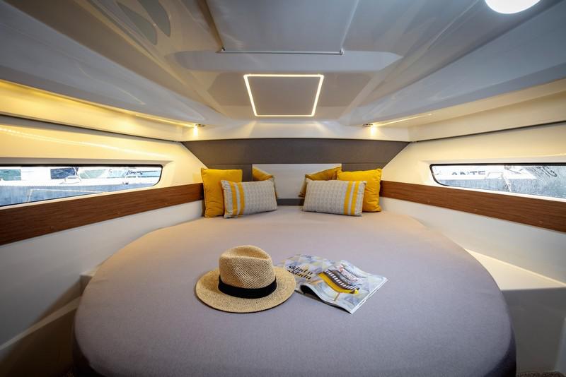 Book yachts online - motorboat - Jeanneau Merry Fisher 895 - EMANUEL - rent