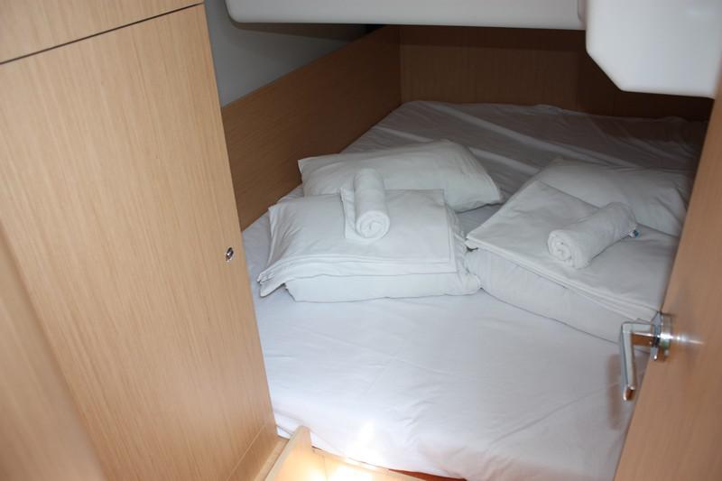 Book yachts online - sailboat - Beneteau Oceanis 35.1 - MAYA BAY 2  - rent