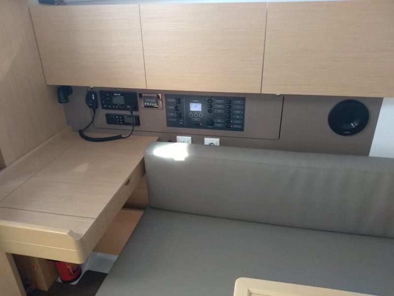 Book yachts online - sailboat - Beneteau Oceanis 35.1 - MAYA BAY 2  - rent