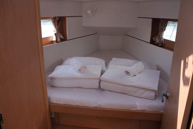 Book yachts online - sailboat - Beneteau Oceanis 35.1 - MAYA BAY 2  - rent