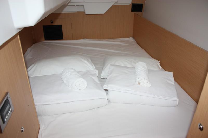 Book yachts online - sailboat - Beneteau Oceanis 35.1 - MAYA BAY 2  - rent