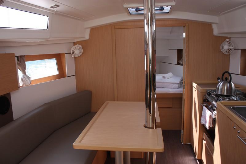 Book yachts online - sailboat - Beneteau Oceanis 35.1 - MAYA BAY 2  - rent