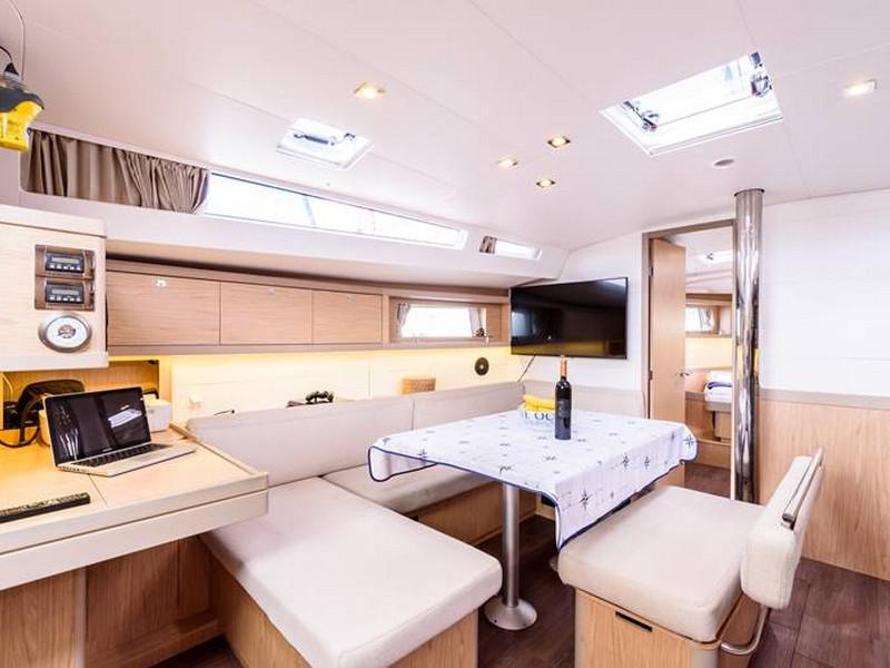 Book yachts online - sailboat - Beneteau Oceanis 48 - GOLD ONE - rent