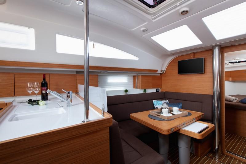 Book yachts online - sailboat - Elan 40 Impression - TINO - rent