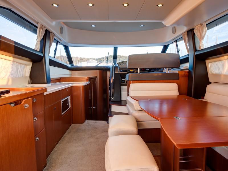 Book yachts online - motorboat - Jeanneau Prestige 440 - BIOFARM - rent